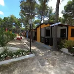 פארק נופש Village פוליקורו